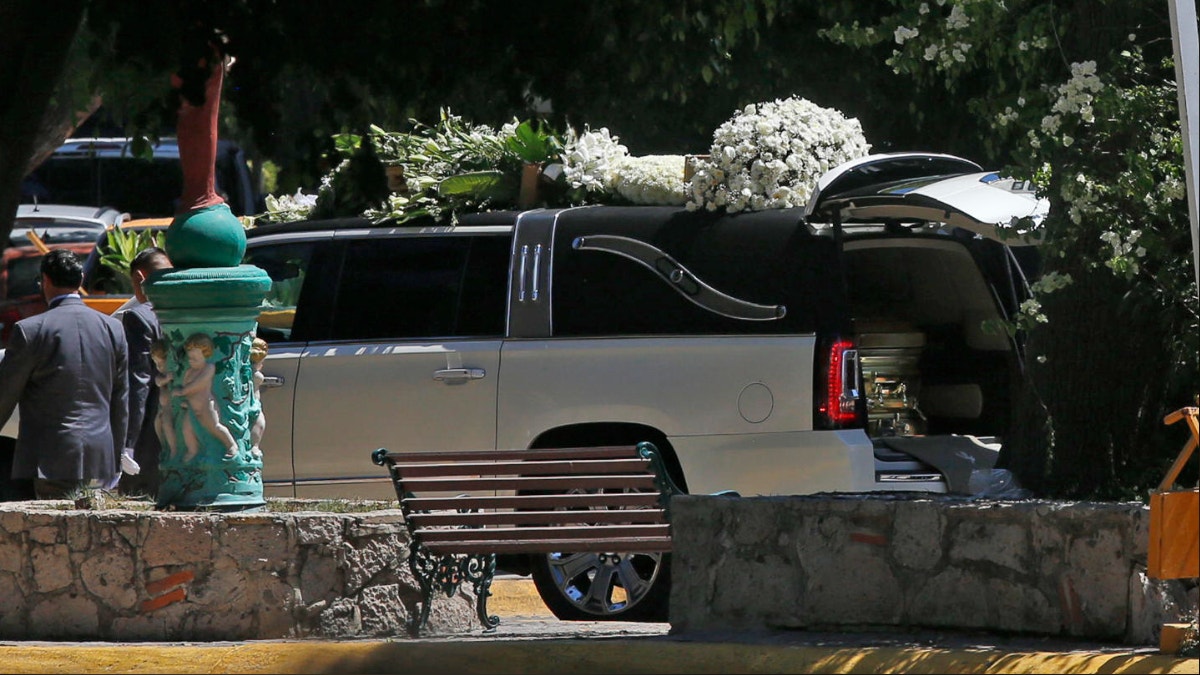 'El Mencho' fue enterrado en Guadalajara con ataúd dorado, música regional y mucha seguridad
