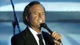 Julio Iglesias demandó a diario español tras denuncias por agresiones sexuales