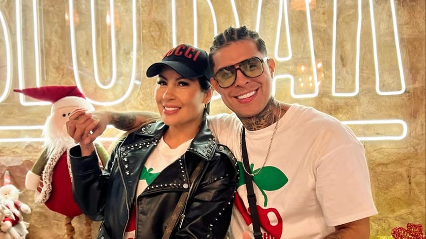 Actualmente, Pamela López mantiene una relación con el cantante Paul Michael.