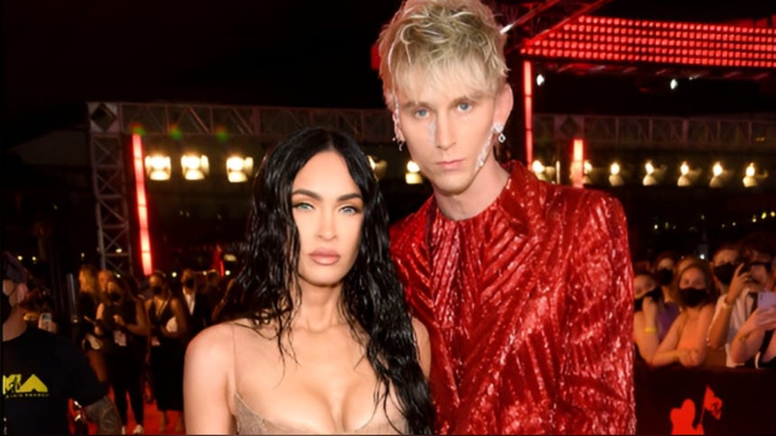 Machine Gun Kelly comentó la reciente publicación de Megan Fox en su cuenta de Instagram.