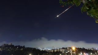 Irán lanza una nueva oleada de ataques contra Israel y países del Golfo