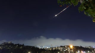 Irán lanza una nueva oleada de ataques contra Israel y países del Golfo