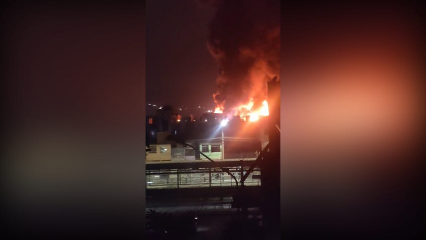 Incendio en Comas: Más de 20 unidades de los bomberos trabajan para controlar la emergencia