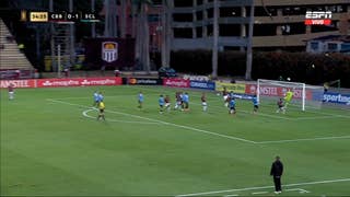 Susto para Sporting Cristal: Ezequiel Neira de Carabobo estrelló su cabezazo al travesaño [VIDEO]