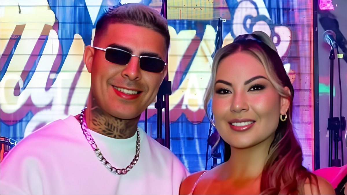 Actualmente, Pamela López mantiene una relación con el cantante Paul Michael.