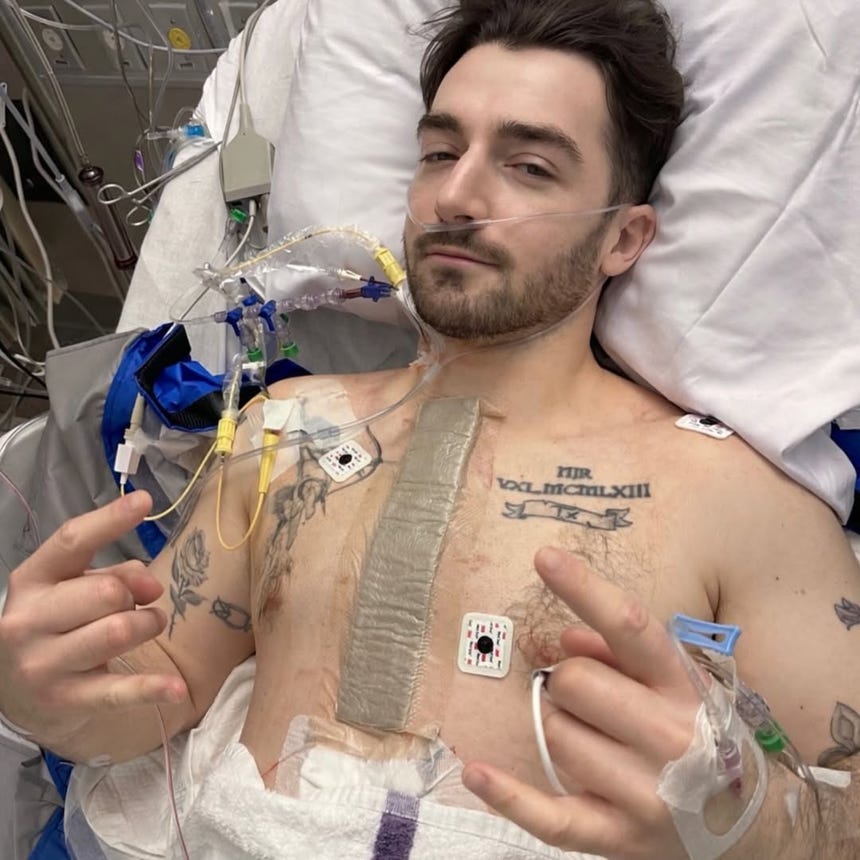 El hijo de Liam Neeson, Daniel, se sometió a una cirugía por defecto cardíaco congénito.