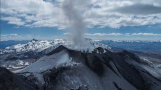 Arequipa: volcán Sabancaya registra nueva explosión con dispersión de cenizas hacia distritos de Caylloma