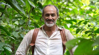 Carlos Alcántara fue captado besando a una mujer en medio de fuertes rumores de separación [VIDEO]