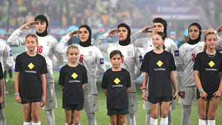 Cambio de actitud: futbolistas iraníes cantaron su Himno en el segundo partido de la Copa Asiática Femenina 2026 [FOTOS]