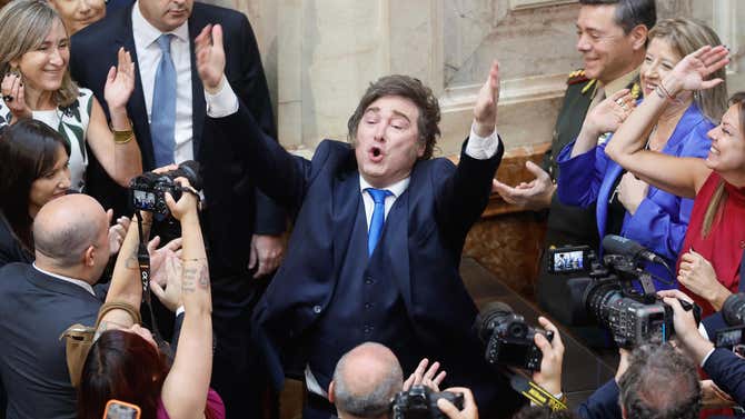 Javier Milei promulgó su ley de reforma laboral tras ser aprobada por ...