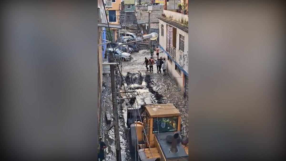 El 30 % del centro poblado de San Francisco está bajo el lodo y piedras. 