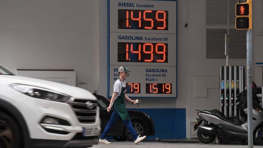 El barril de petróleo supera los 100 dólares en medio de la guerra de ...