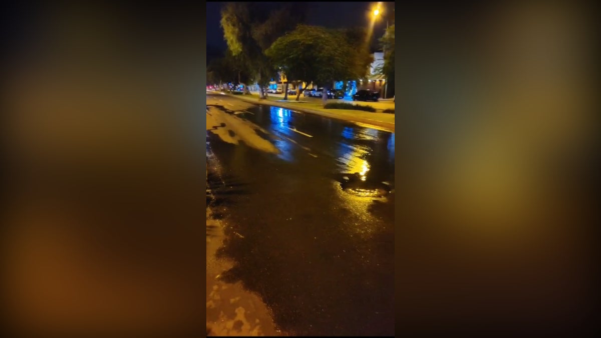 Estas aguas sucias están toda la noche y molesta a todos los vecinos que viven ahí