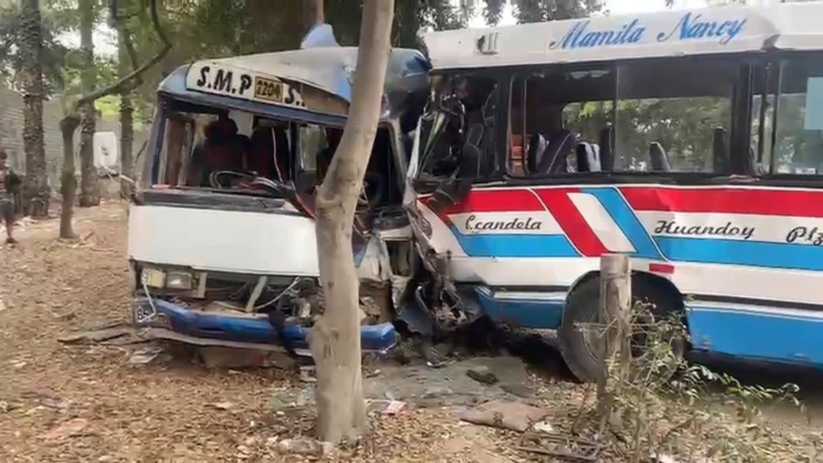 Dos de los buses afectados quedaron practicamente inservibles
