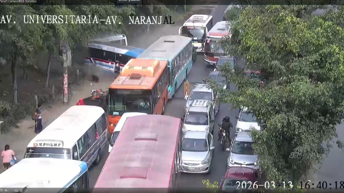 Este choque sucedió hoy, viernes 13 de marzo en la avenida Universitaria