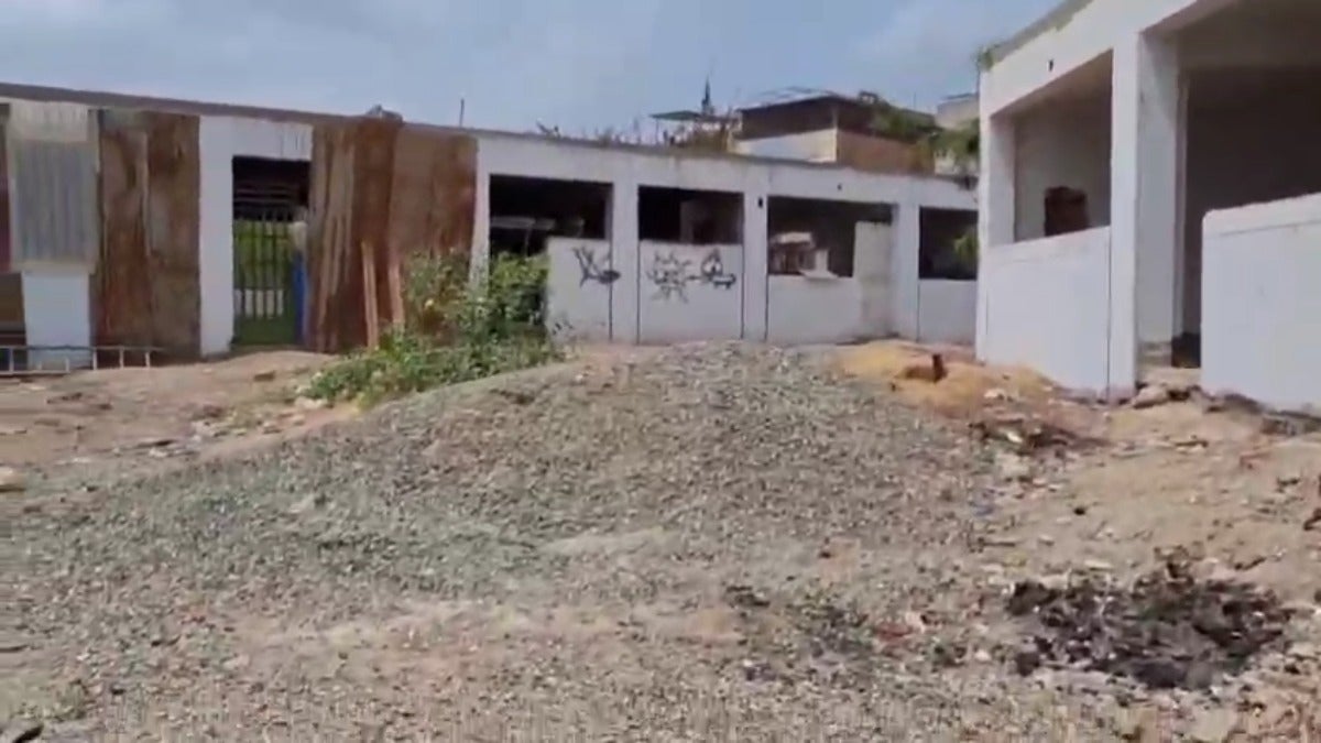 Así luce la construcción en abandono de las aulas del colegio Capullitos de Amor.  