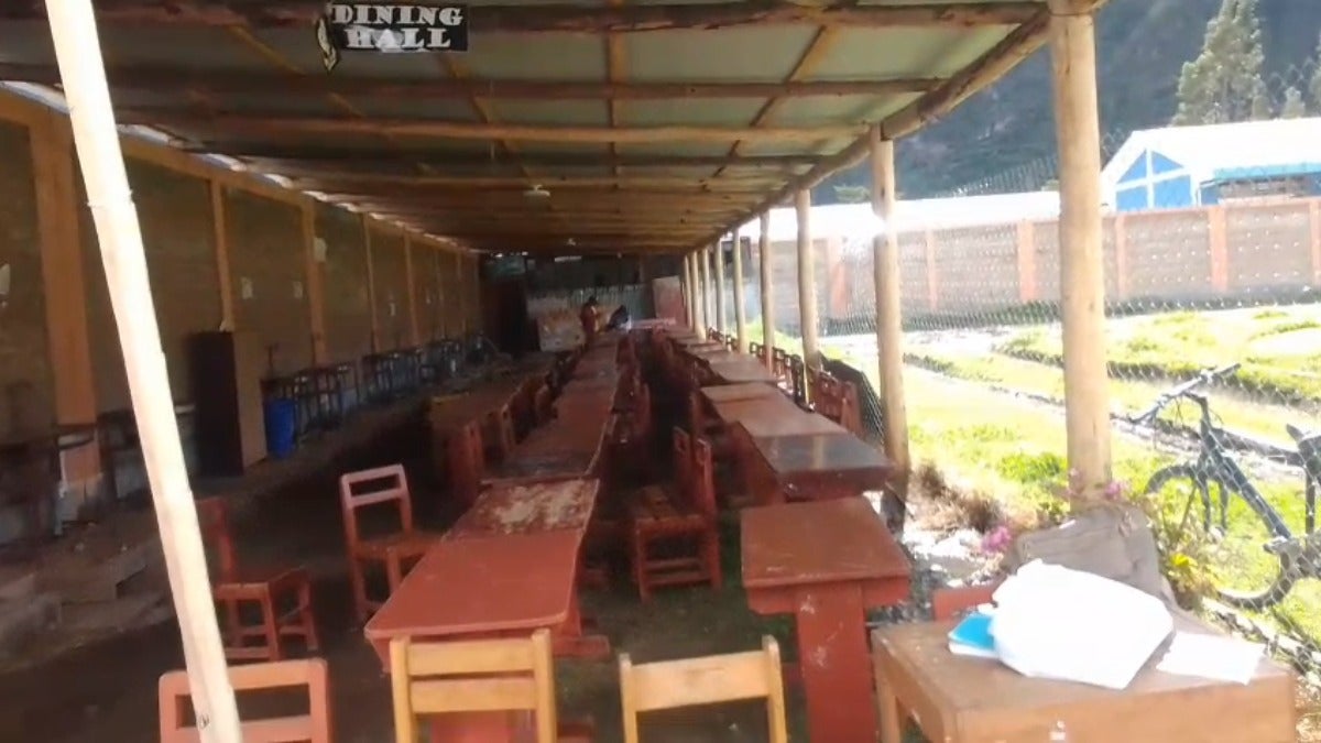 Las aulas están en un terrible estado y nadie puede entrar al colegio Basilio Auqui