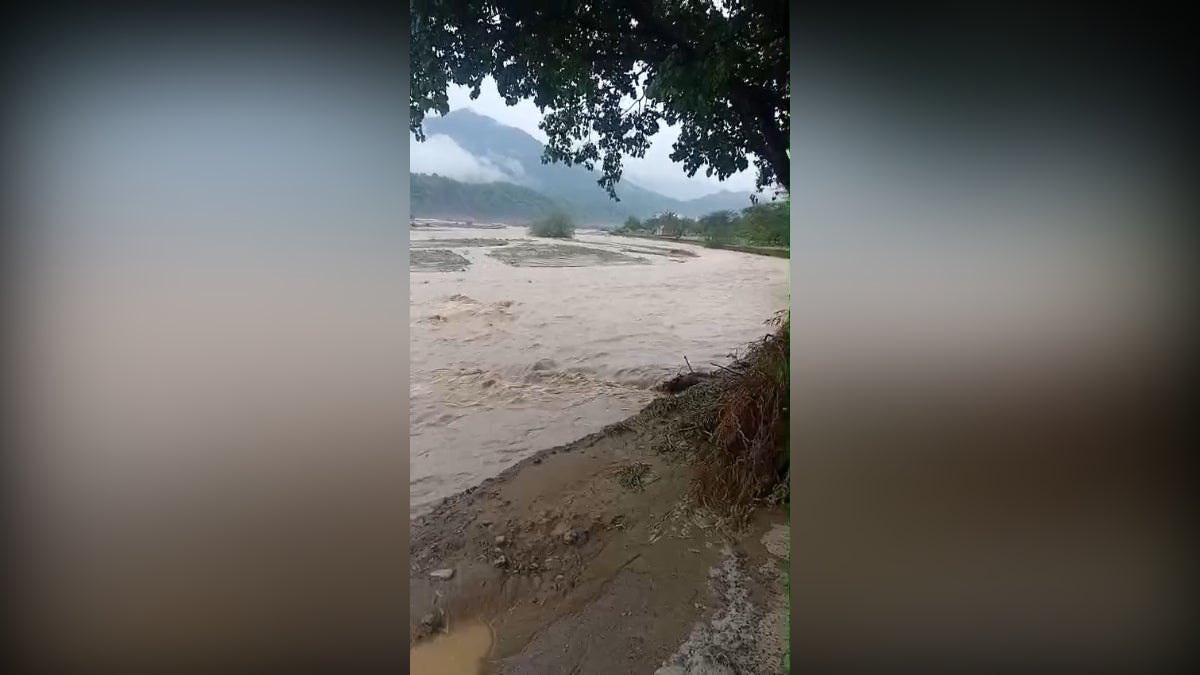 La comunidad de Hualcas solicita una maquinaria pesada para desviar el cauce del río Piura. 