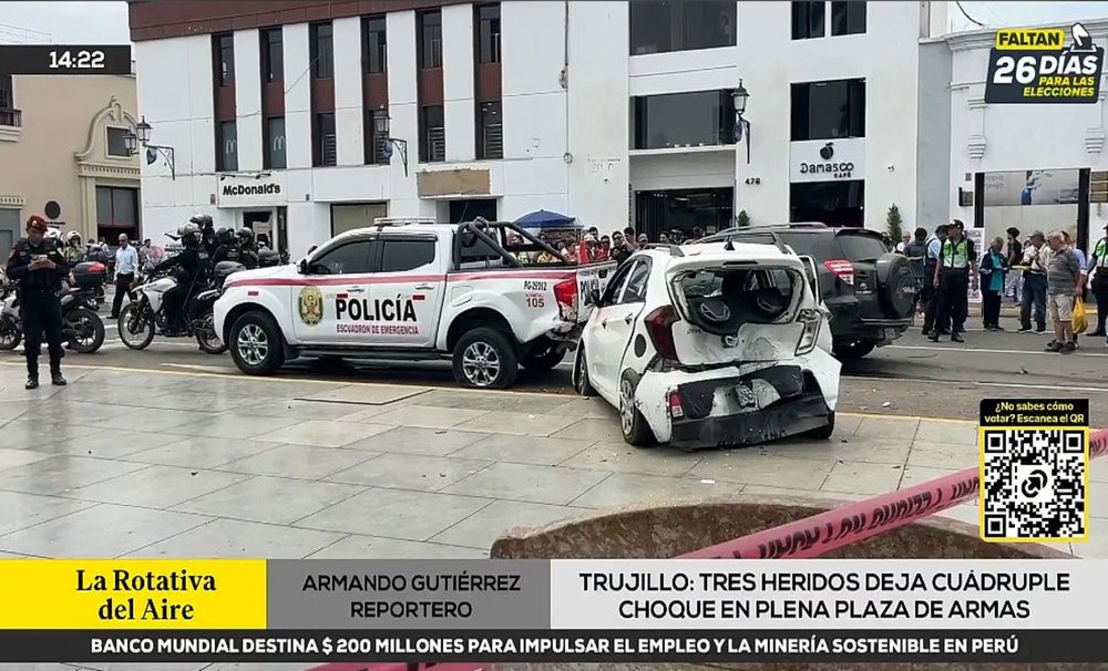 Trujillo: tres heridos deja cuádruple choque en plena Plaza de Armas