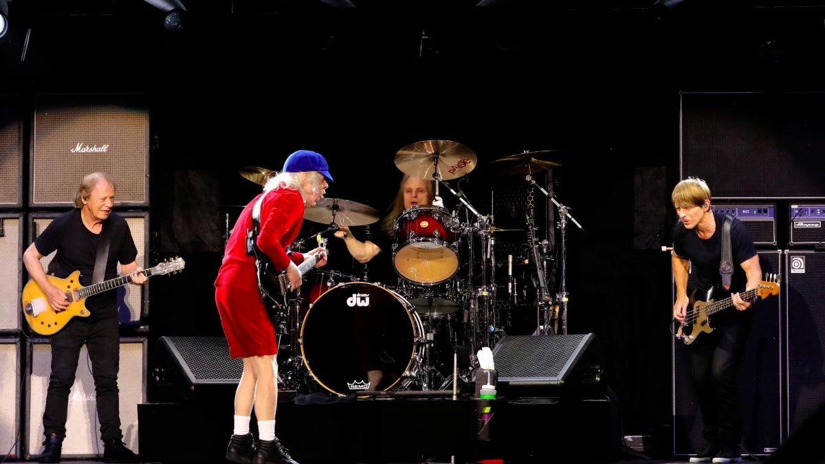 Stevie Young es uno de los guitarristas de la famosa banda de hard rock AC/DC.