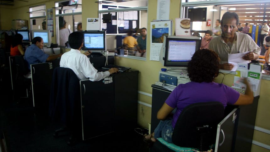 Gobierno promulga ley que otorga gratificaciones y CTS a trabajadores CAS