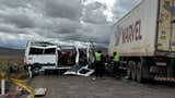 Tragedia en Arequipa: 13 muertos, entre ellos una menor, en choque frontal entre miniván y tráiler