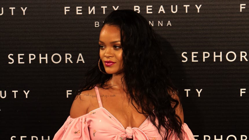 Mujer acusada de disparar contra la mansión de Rihanna se declara no culpable