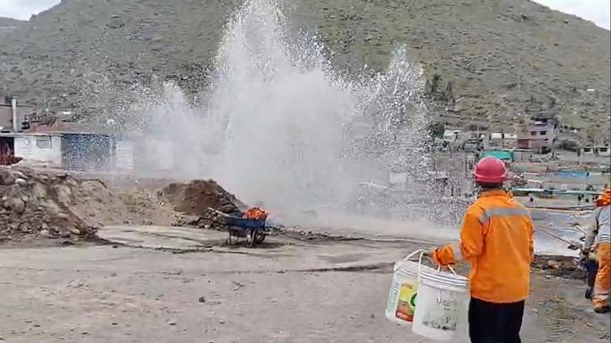 Arequipa: más de 17 mil familias se quedan sin agua potable por rotura de una tubería