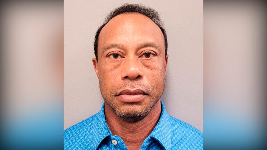 Tiger Woods fue detenido por negarse a pasar prueba de orina tras verse involucrado en accidente de tránsito