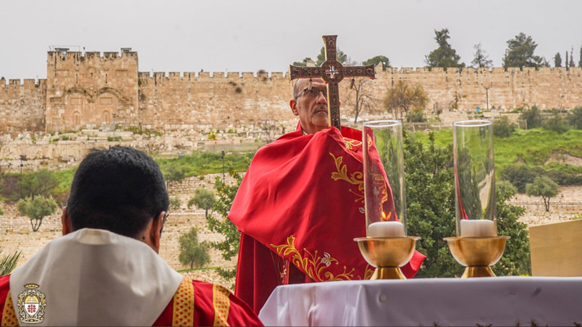Cardenal Pierbattista Pizzaballa, el Patriarca Latino, oficiando misa en Getsemaní. 