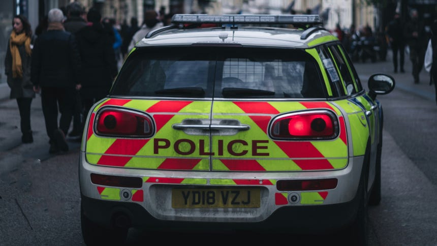 Reino Unido: siete heridos graves tras arrollar un hombre a una multitud en Derby