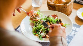 Mantener una dieta repetitiva durante la semana podría contribuir a bajar de peso, según estudio