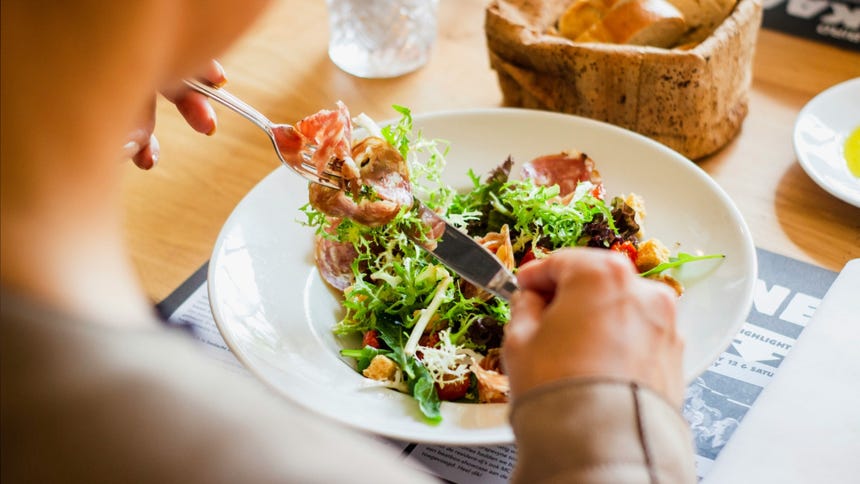 Estudio revela que consumir los mismos alimentos todos los días podría contribuir a bajar de peso