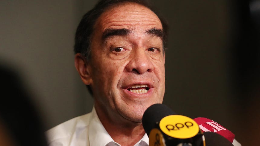 Yonhy Lescano propuso otorgar a los jubilados una pensión igual al sueldo mínimo