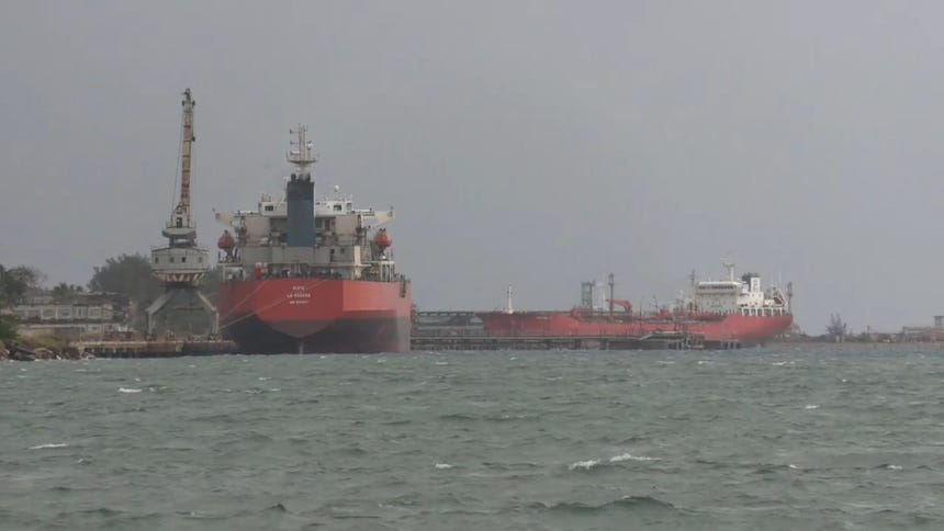 Petrolero ruso con 100 000 toneladas de crudo llegó al puerto de Matanzas en Cuba