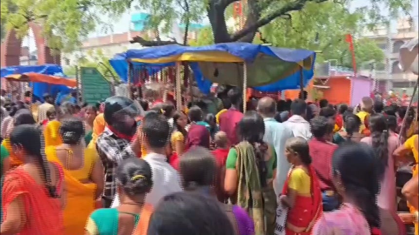 Al menos ocho personas murieron en una estampida durante una festividad religiosa en la India [VIDEO]