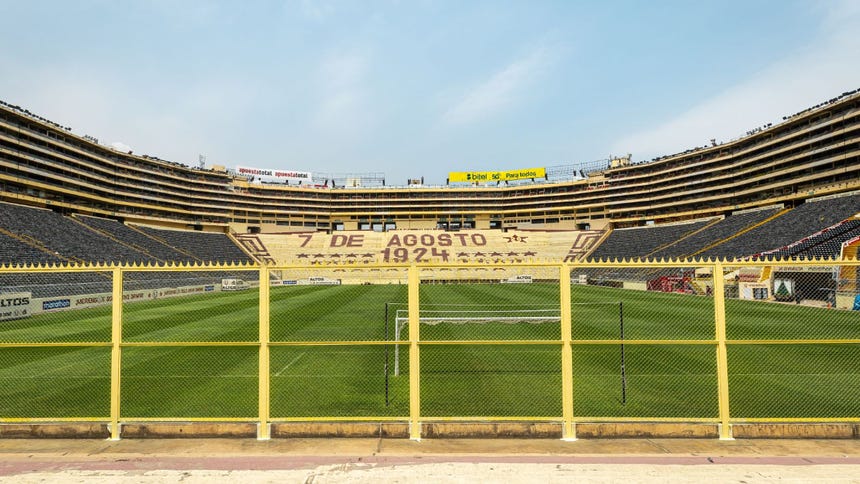 Nueva cara hacia el Clásico: Universitario renovó las rejas perimetrales del Estadio Monumental