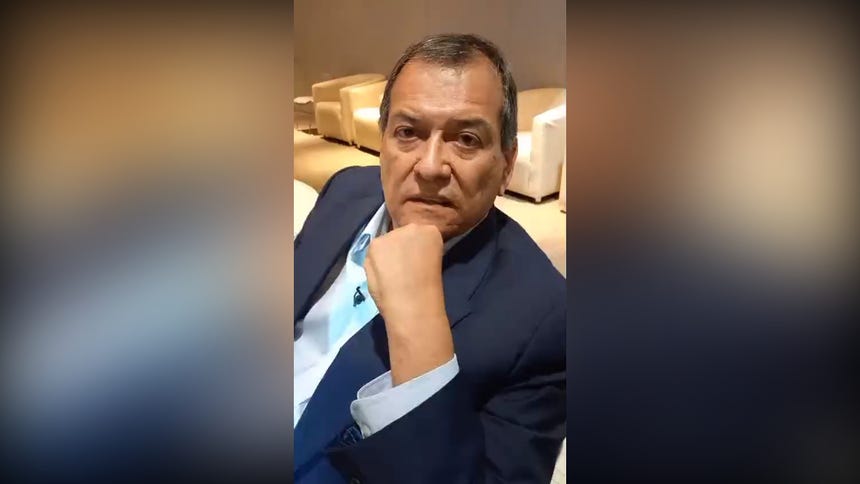 Jorge Nieto llega tarde al debate presidencial y señala al 