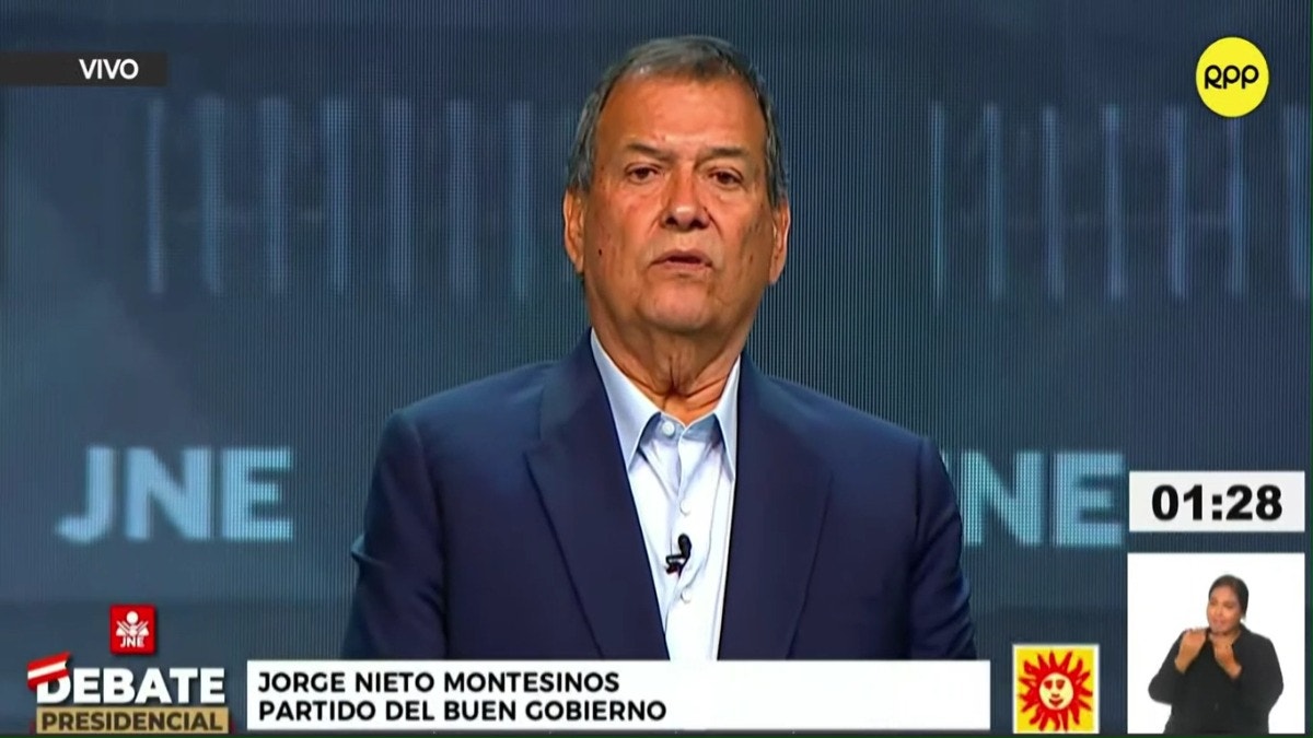 Jorge Nieto pidió disculpas por llegar tarde al debate presidencial 