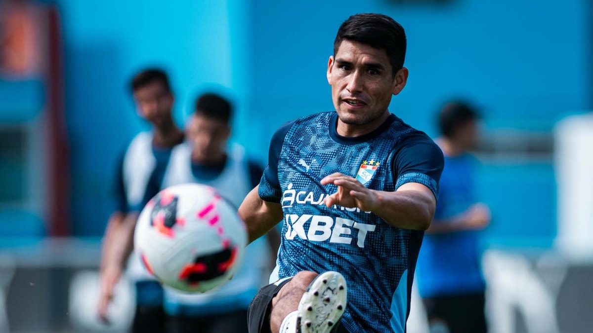 Irven Ávila apunta a titular en la 'SC'.