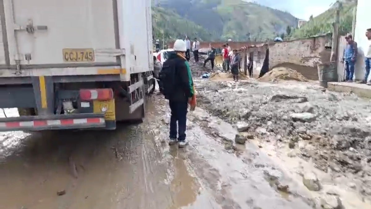 Un huaico ha provocado el bloqueo de la carretera que conecta Cerro de Pasco con Huánuco, en el tramo comprendido entre Huariaca y San Rafael.