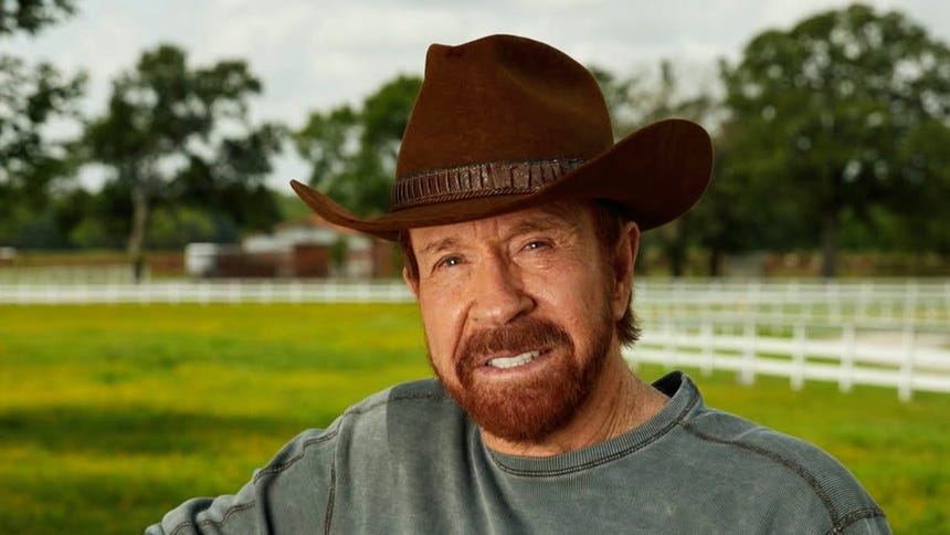 Familia de Chuck Norris pide no difundir videos hechos con IA sobre su muerte: 