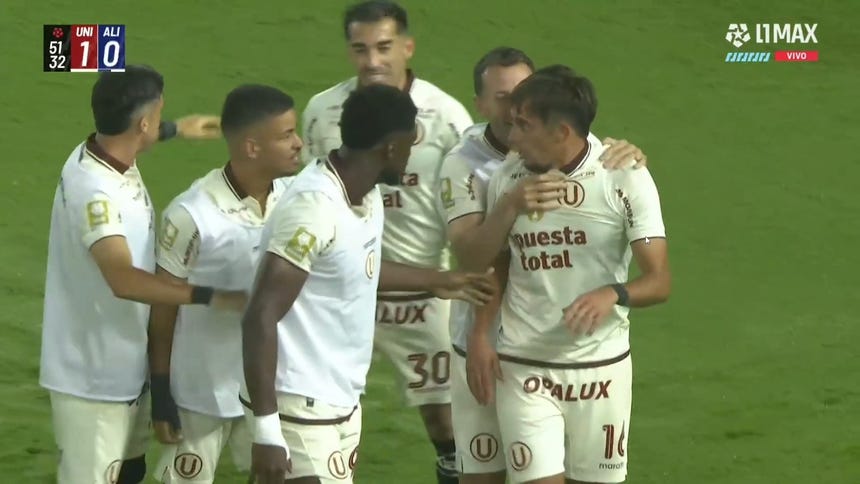 Celebró Universitario: Martín Pérez Guedes anotó de cabeza  ante Alianza Lima tras pase de 'tres dedos' de Alex Valera [VIDEO]