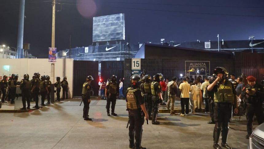 Tragedia en Matute: tres hinchas heridos en banderazo permanecen en estado crítico