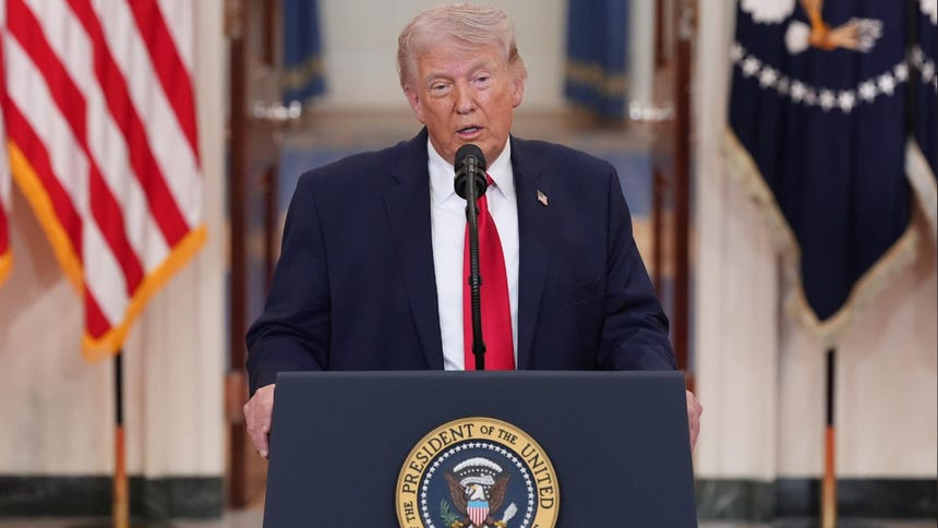 Trump dice que el Ejército de EE.UU. rescató con vida al piloto de avión derribado en Irán