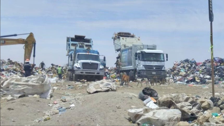 Arequipa: mujer arroja por error mochila con 7 mil dólares y logra recuperarla tras operativo