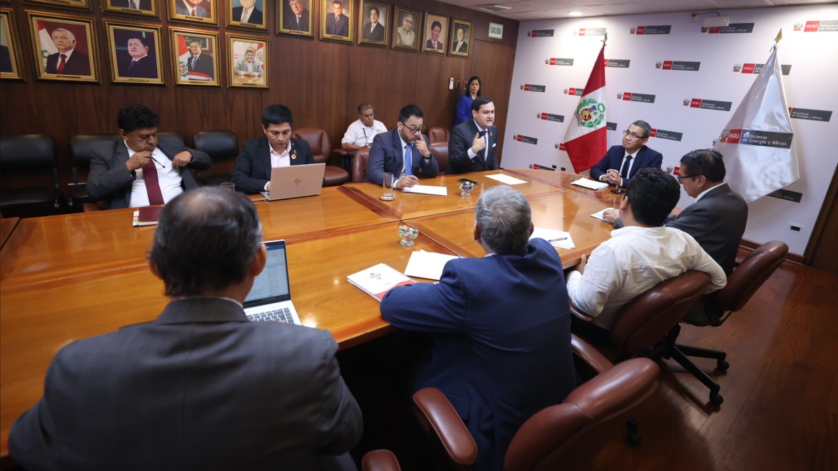 Gobernador regional de Lambayeque se reunió con ministro de Energía y Minas.