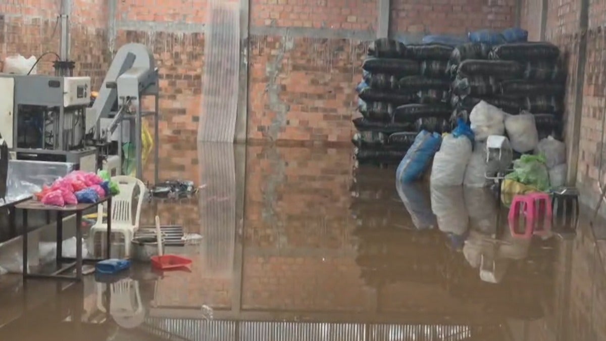 Diana Cristina Rodríguez  pide ayuda debido a que refiere que ella y sus vecinos son los más afectados tras malograrse sus muebles y equipos eléctricos. 