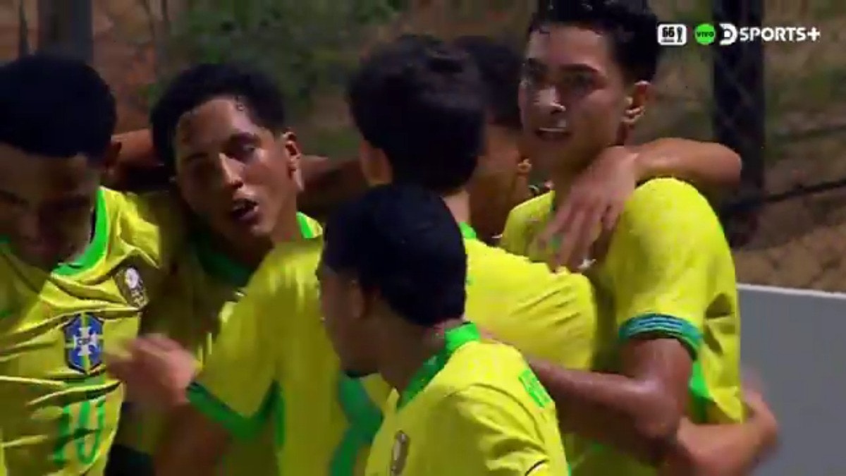 Riquelme anotó el 2-1 para Brasil