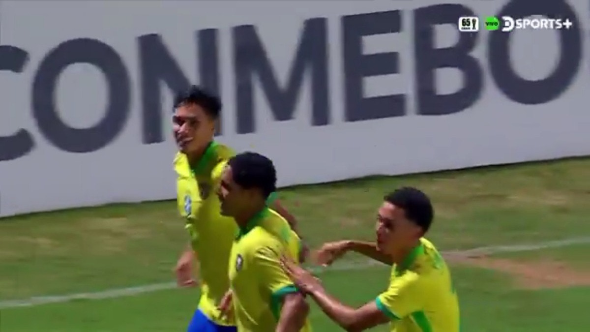 Joao Bezerra pone el 3-1 para Brasil